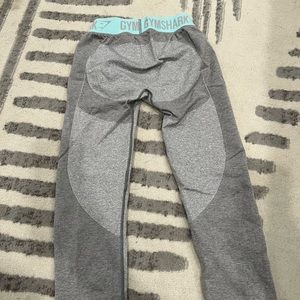 Grey gym shark leggings. Tights.
